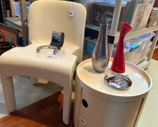 Vintage Kartell sliding door table, Joe Colombo for Kartell Universal Chair, Vintage large chrome steel horseshoe, MCM Chrome Pelican Ashtray