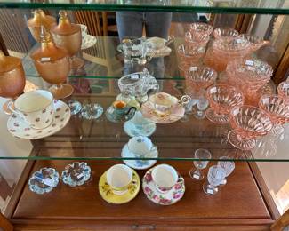 Tea Cups and Saucers including: Aynsley, Colclough, Royal Albert Old English Rose, Gladstone