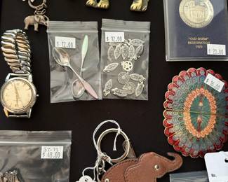 Coach Elephant Keychain, metal soldier figurines