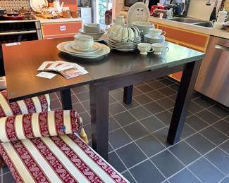 Clawed Foot Chaise Lounge, Extendable dining table, 	Mikasa Excelsior White Lace China