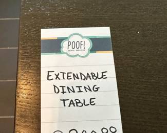 Extendable dining table