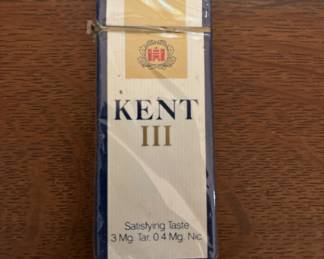 Kent lll Deluxe 100's sample pack, 1970's unopened