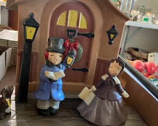 Vintage Holland Mold Carolers Scene