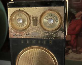Vintage Zenith Royal 500 transistor radio