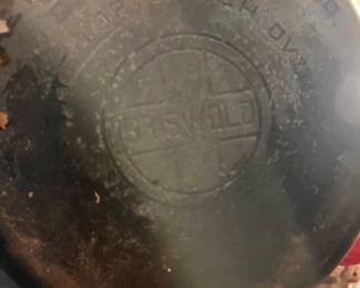 Vintage Griswold #8 Cast Iron Dutch Oven 