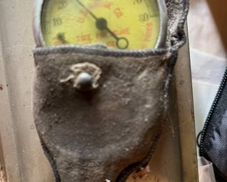 Vintage US Gauge Co Tire Pressure Gauge