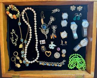 Small Collection of Costume Jewelry