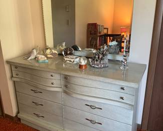 Mid-Century Kroehler 8 Drawer Sky Blue Dresser (18"D x 50"W x 30"H / 60"W Mirror)