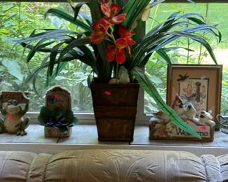 Lots of pretty home decor