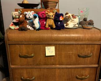 Wood dresser $10
