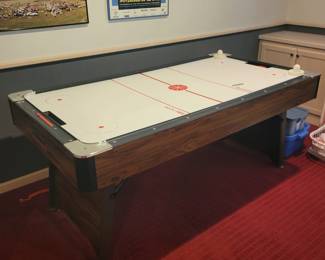 Air hockey table