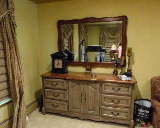 Dresser, mirror