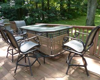 Outdoor bar with 4 bar stools