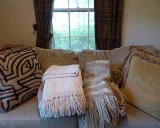 Accent pillows & throws