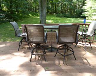 Outdoor bar with 4 bar stools