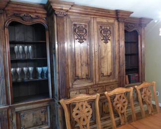 Stunning double pedestal dining table with 8 chairs, 2 leaves & table pads, large ornate 3 section bar storage and bookcase/display unit