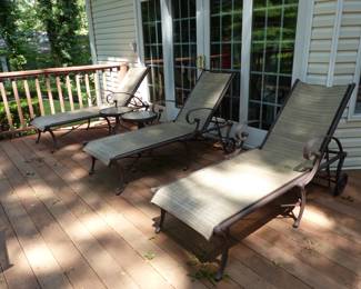 3 chaise lounges, 2 side tables