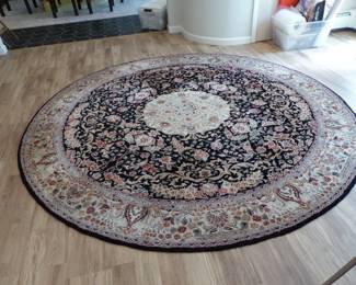 Round area rug