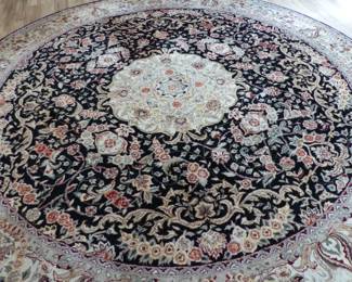 Round area rug