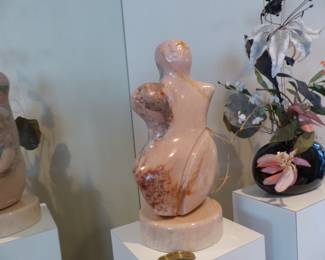 Pair of pedestals, marble sculpture by Gloria F. Klar, flower arrangement