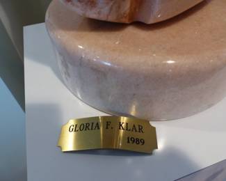 Pair of pedestals, marble sculpture by Gloria F. Klar, flower arrangement