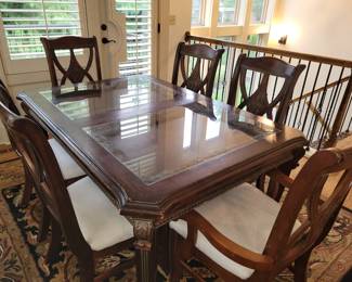Dining table & 6 chairs