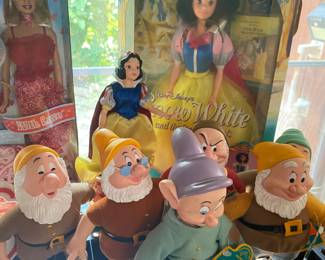 Snow White NRFB. Seven Dwarfs