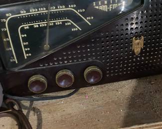 Vintage Bakelite Zenith Radio