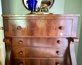 Empire dresser