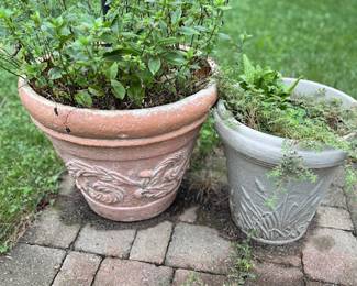 various size/style outdoor resin pots 