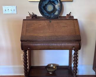 Drop shelf secretary