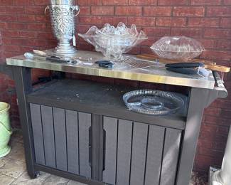 Outside storage/serving cabinet