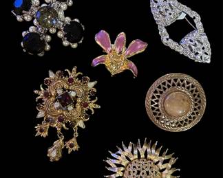 Various Vintage Brooches 