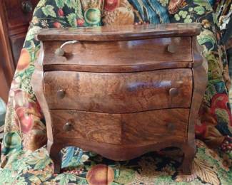 Commode Chest