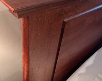 Wood bedbrame