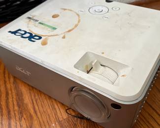 Acer H7530D projector
