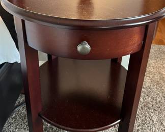 Round nightstand (1 of 2)