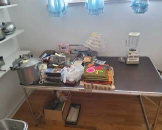 Courting irons, accessories 