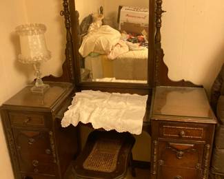Early 1900’s bedroom set. Full four poster bed, dressing table, chest. Beautiful condition. Mattresses included 