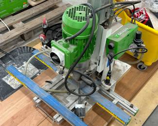 Pneumatic hinge machine for cabinets