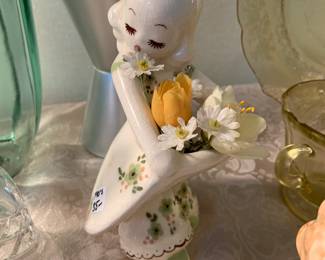 1940s porcelain pocket vase... adorable