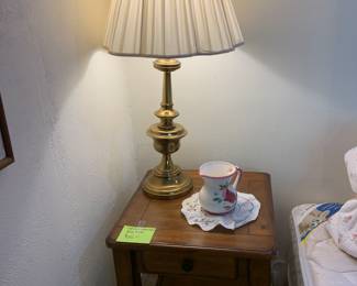 2 matching night stands/end tables and brass lamps