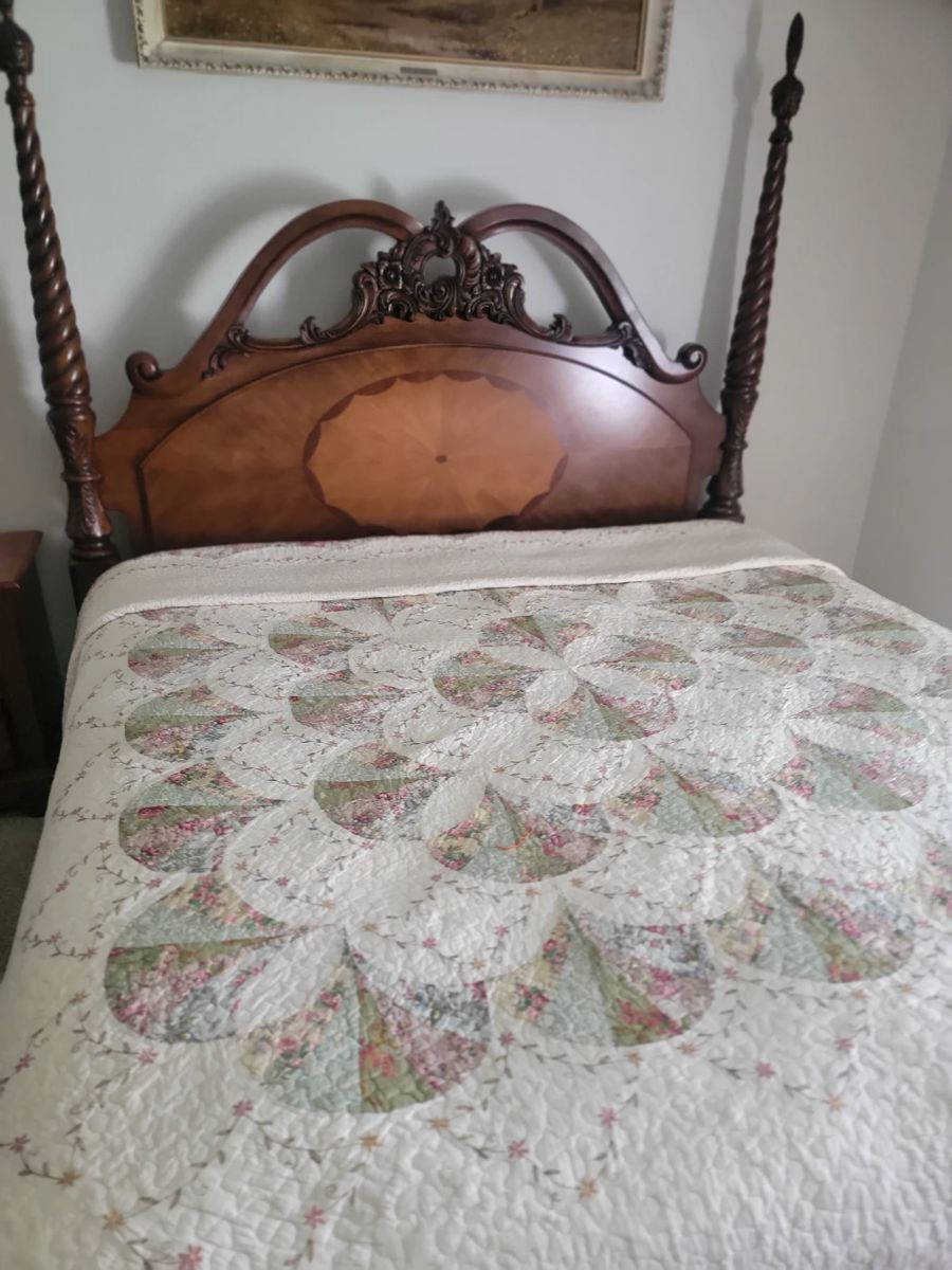 Beautiful Poster Bed