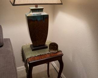 Table sold! Pottery lamp vintage table