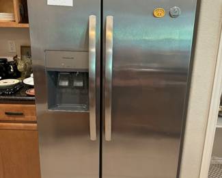 Side by side Frigidaire ice maker doesn’t work