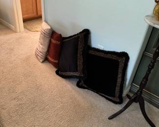 Decorative pillows 