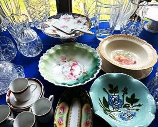 Vintage porcelain pieces
