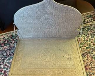 Silver toned Singhasan