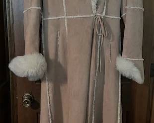 Gorgeous Women's suede coat (like new), size Small