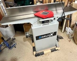 Professional Delta X5 Jointer, model 52-866X, 6" Jointer base, 120/240 volt, 4800 RPM